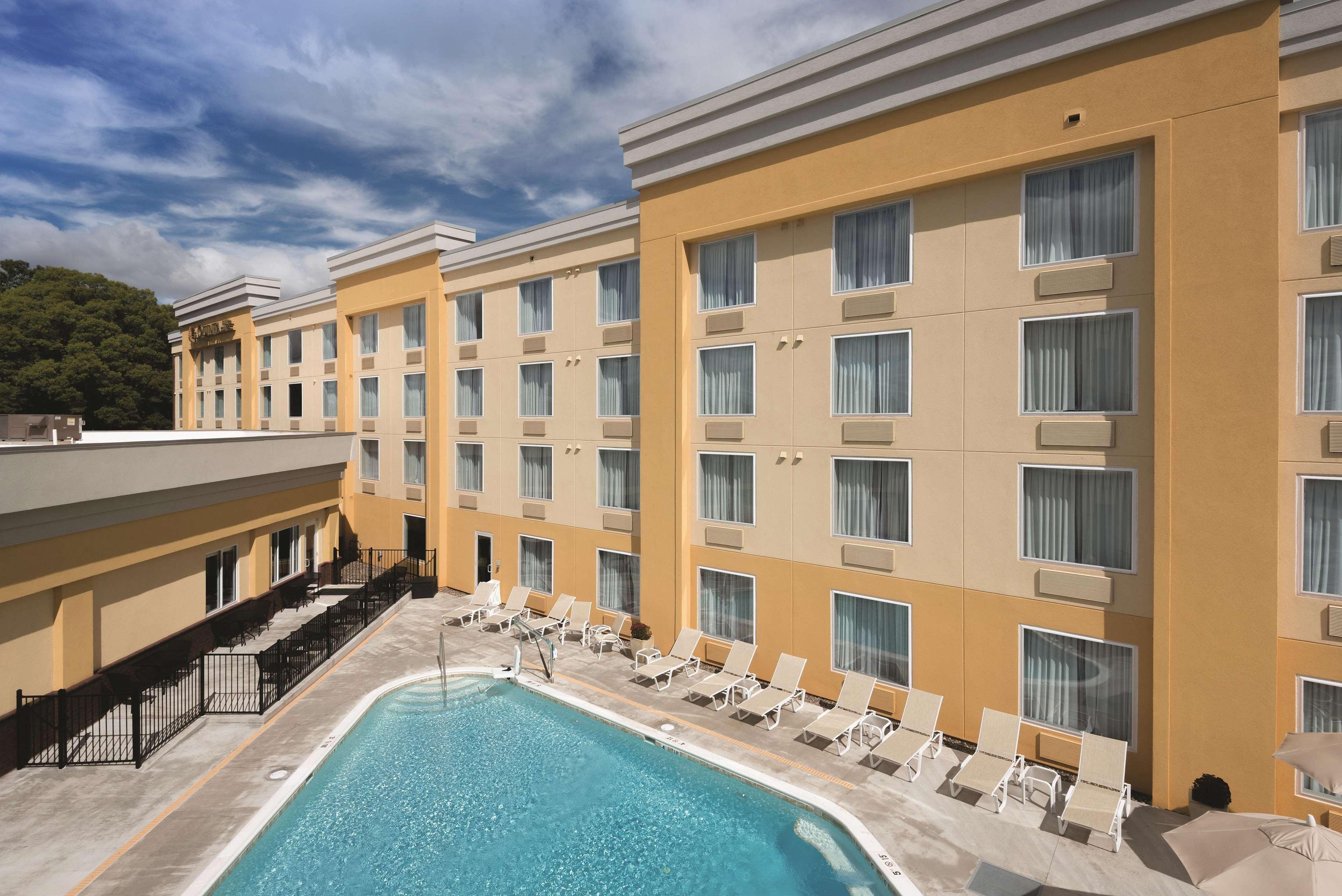 La Quinta By Wyndham Lynchburg At Liberty Univ. Hotel Exterior photo