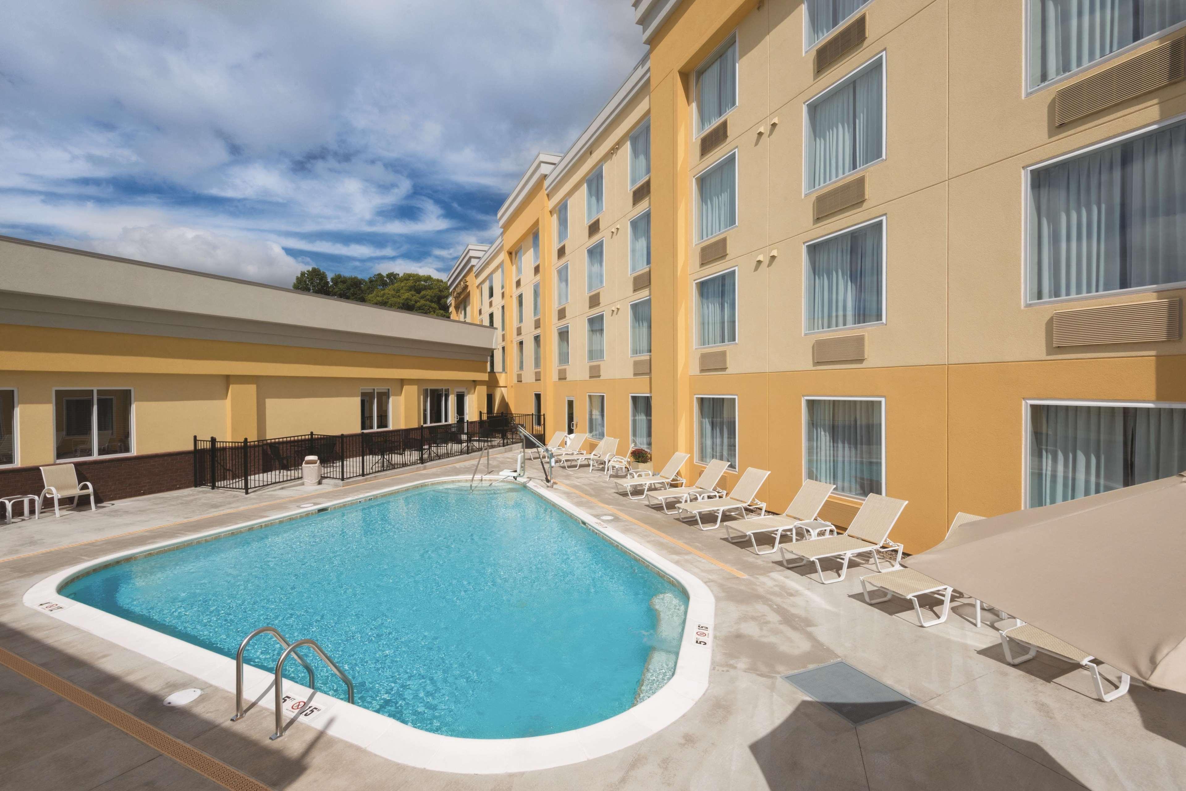 La Quinta By Wyndham Lynchburg At Liberty Univ. Hotel Exterior photo