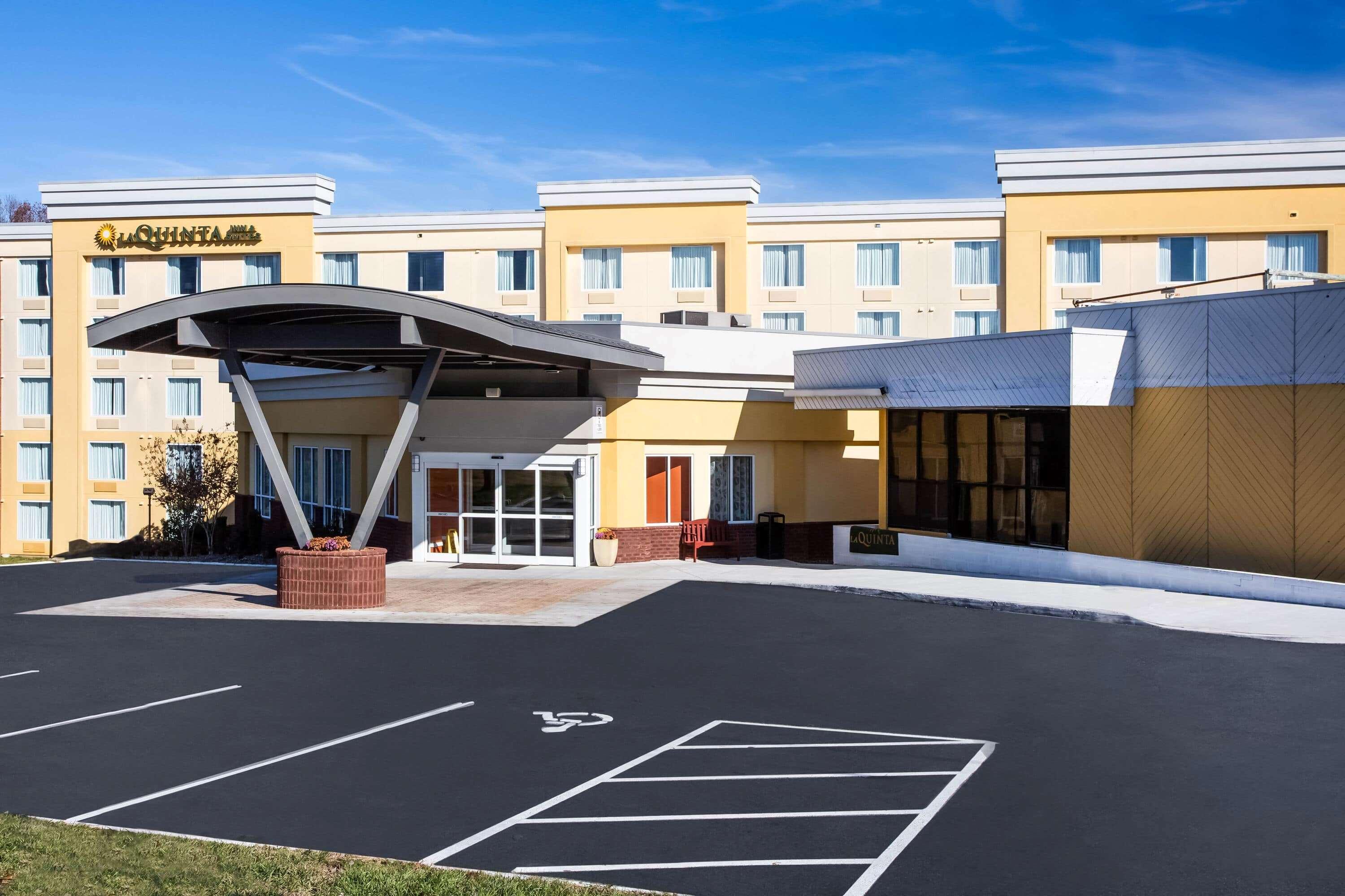 La Quinta By Wyndham Lynchburg At Liberty Univ. Hotel Exterior photo